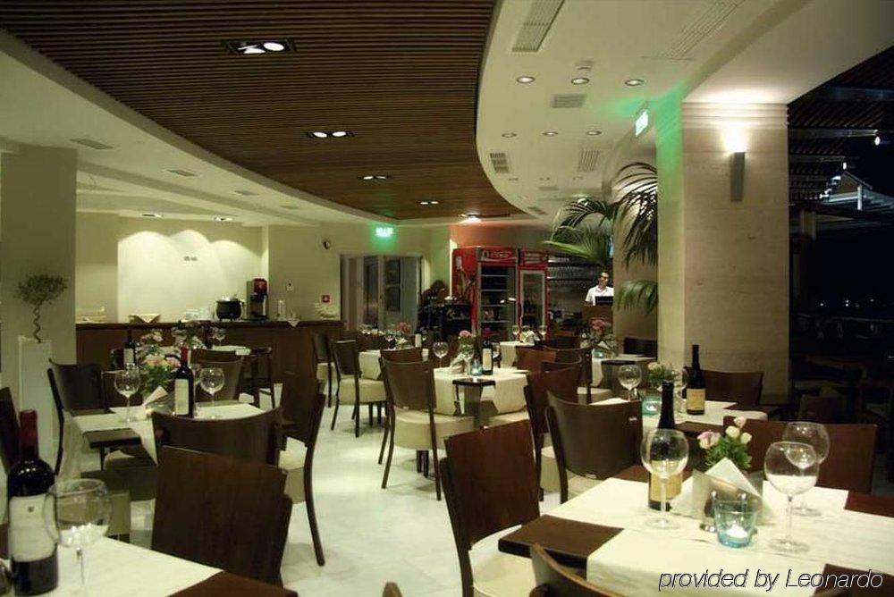 Cosmopolitan 4*