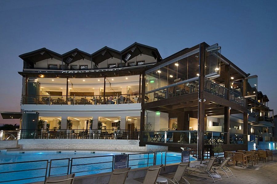 Cosmopolitan 4*