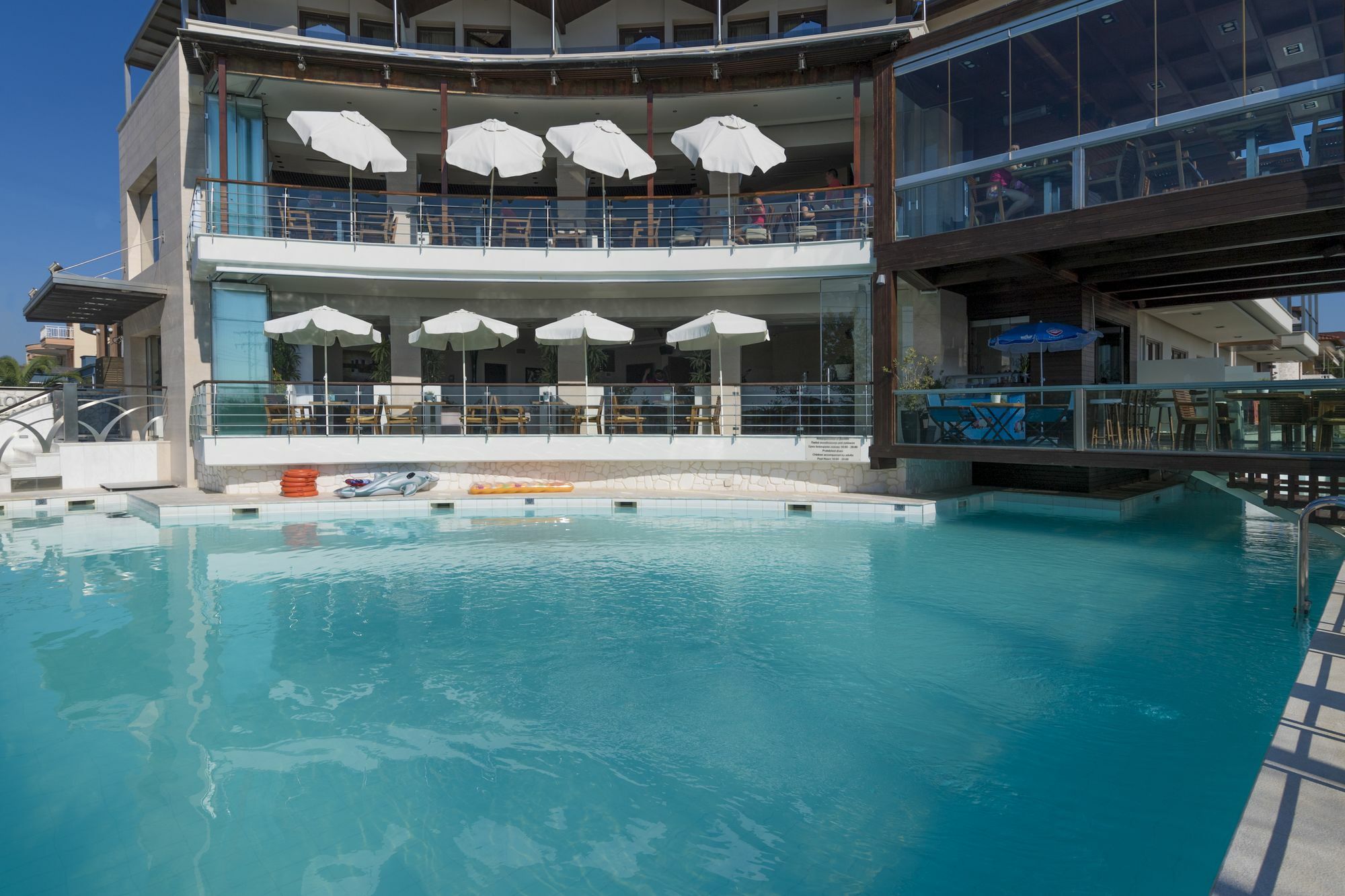Hotel Cosmopolitan & Paralía