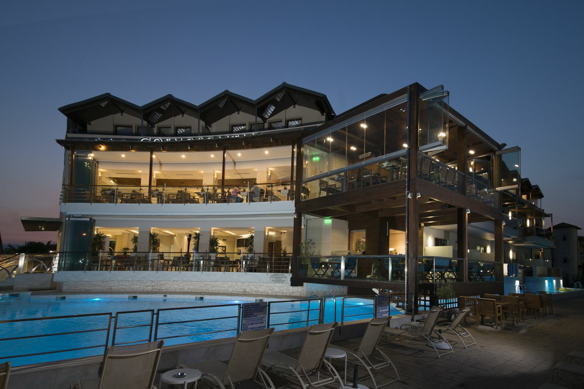 Cosmopolitan 4*